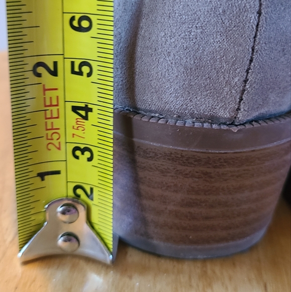 Qupid Taupe tan suede ankle booties 7.5 - Picture 8 of 9